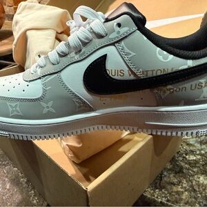 Men/women Louie Vuitton shoes size 12.5 women’s or 11 men’s